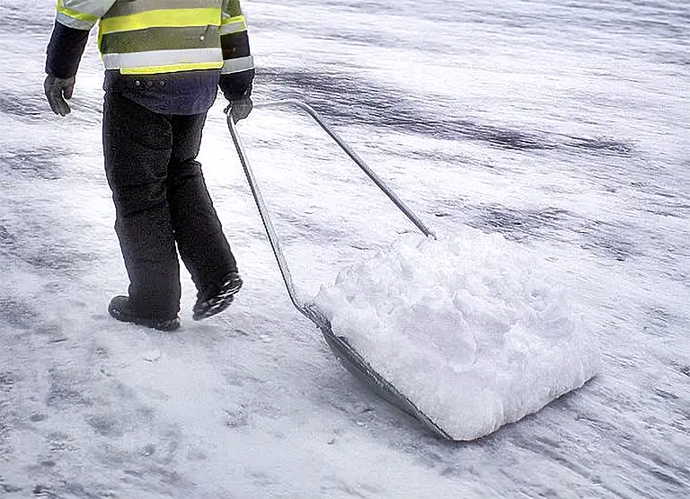 Snöskottning och halkbekämpning i Varberg